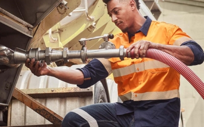 Syzmik Workwear: Elevating Employee Uniforms to New Heights 